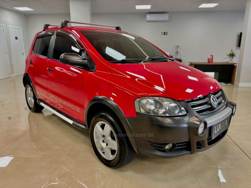 VOLKSWAGEN CROSSFOX 1.6 MI 8V AUTOMATIZADO 2009/2010 LUIGGI AUTOMÓVEIS CARLOS BARBOSA / Carros no Vale