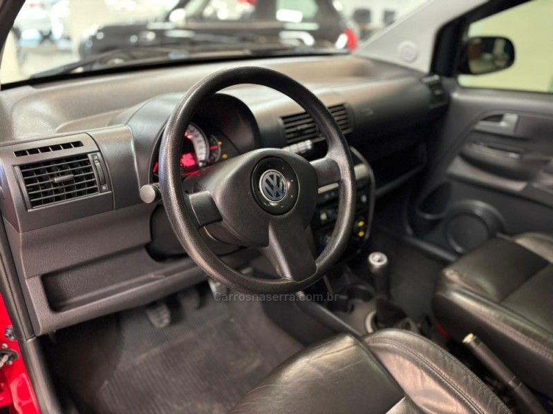 VOLKSWAGEN CROSSFOX 1.6 MI 8V AUTOMATIZADO 2009/2010 LUIGGI AUTOMÓVEIS CARLOS BARBOSA / Carros no Vale