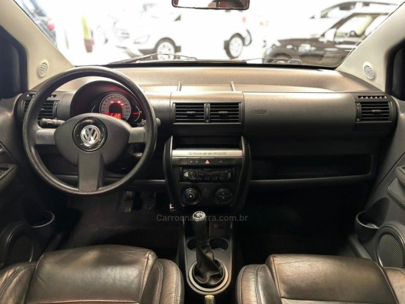 VOLKSWAGEN CROSSFOX 1.6 MI 8V AUTOMATIZADO 2009/2010 LUIGGI AUTOMÓVEIS CARLOS BARBOSA / Carros no Vale