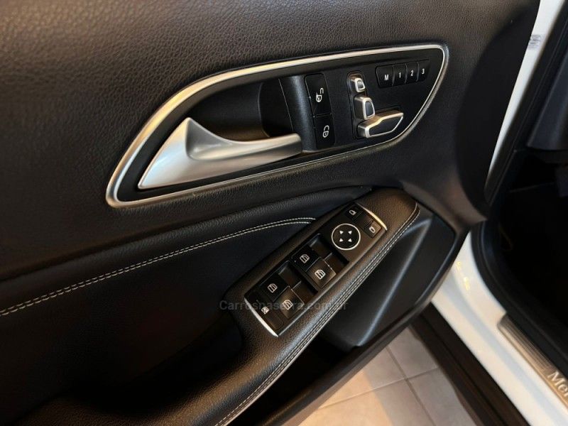 MERCEDES-BENZ GLA 200 1.6 CGI ADVANCE 16V TURBO 2019/2019 AUTOGRIF MOTORS CAMPO BOM / Carros no Vale MERCEDES-BENZ GLA 200 1.6 CGI ADVANCE 16V TURBO 2019/2019 AUTOGRIF MOTORS CAMPO BOM / Carros no Vale