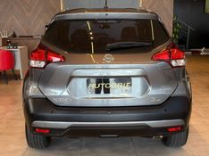 NISSAN KICKS 1.6 16V SL PACK PLUS XTRONIC 2017/2017 AUTOGRIF MOTORS CAMPO BOM / Carros no Vale