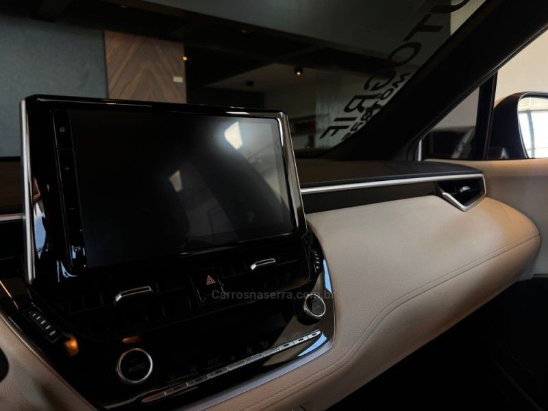 TOYOTA COROLLA 1.8 CROSS XRV 16V HÍBRIDO 2023/2023 AUTOGRIF MOTORS CAMPO BOM / Carros no Vale TOYOTA COROLLA 1.8 CROSS XRV 16V HÍBRIDO 2023/2023 AUTOGRIF MOTORS CAMPO BOM / Carros no Vale