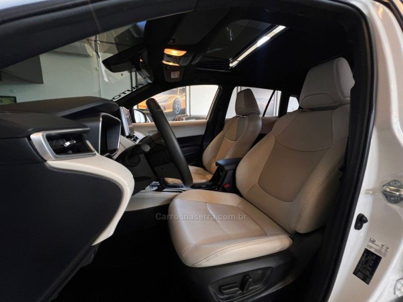 TOYOTA COROLLA 1.8 CROSS XRV 16V HÍBRIDO 2023/2023 AUTOGRIF MOTORS CAMPO BOM / Carros no Vale TOYOTA COROLLA 1.8 CROSS XRV 16V HÍBRIDO 2023/2023 AUTOGRIF MOTORS CAMPO BOM / Carros no Vale