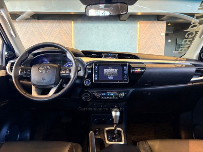 TOYOTA HILUX 2.8 SRX 4X4 CD 16V 2016/2016 AUTOGRIF MOTORS CAMPO BOM / Carros no Vale