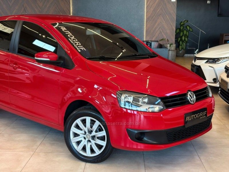 VOLKSWAGEN FOX 1.0 ITREND 8V 2013/2013 AUTOGRIF MOTORS CAMPO BOM / Carros no Vale