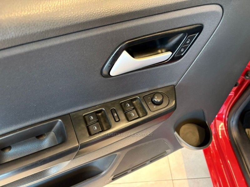VOLKSWAGEN FOX 1.0 ITREND 8V 2013/2013 AUTOGRIF MOTORS CAMPO BOM / Carros no Vale