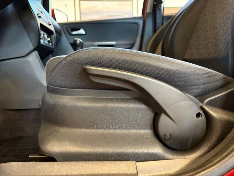 VOLKSWAGEN FOX 1.0 ITREND 8V 2013/2013 AUTOGRIF MOTORS CAMPO BOM / Carros no Vale