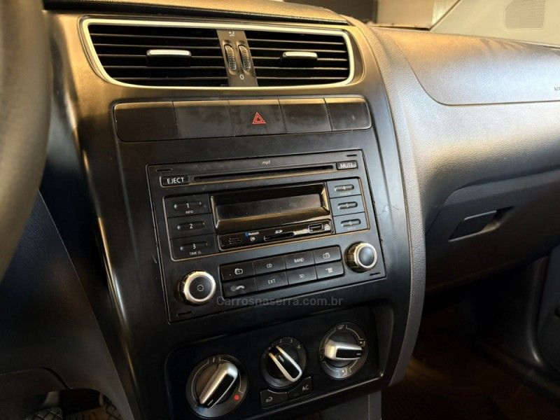 VOLKSWAGEN FOX 1.0 ITREND 8V 2013/2013 AUTOGRIF MOTORS CAMPO BOM / Carros no Vale