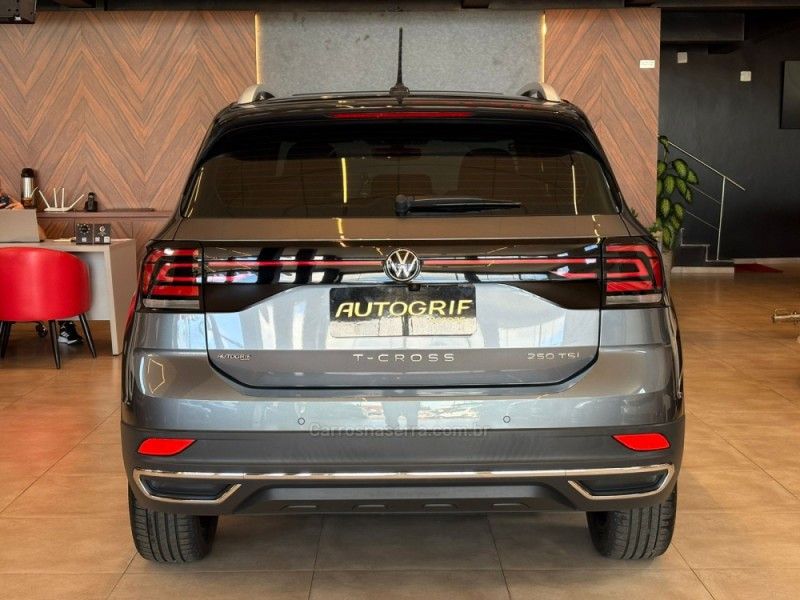 VOLKSWAGEN T-CROSS 1.4 HIGHLINE TSI 16V 2022/2023 AUTOGRIF MOTORS CAMPO BOM / Carros no Vale VOLKSWAGEN T-CROSS 1.4 HIGHLINE TSI 16V 2022/2023 AUTOGRIF MOTORS CAMPO BOM / Carros no Vale