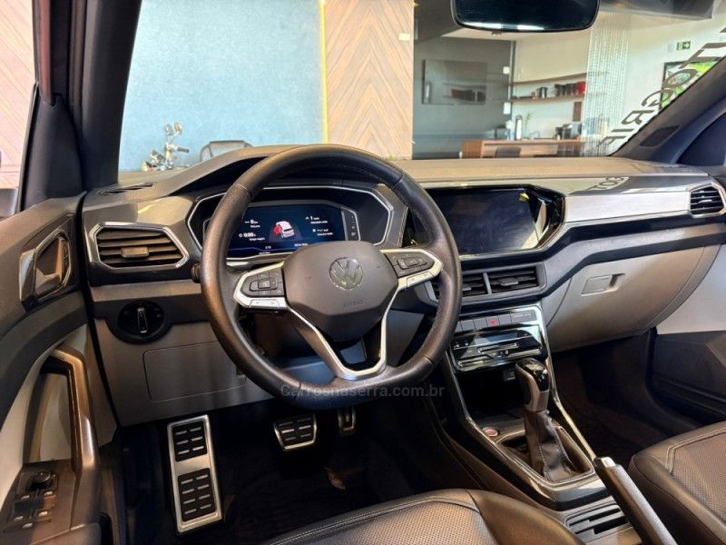 VOLKSWAGEN T-CROSS 1.4 HIGHLINE TSI 16V 2022/2023 AUTOGRIF MOTORS CAMPO BOM / Carros no Vale VOLKSWAGEN T-CROSS 1.4 HIGHLINE TSI 16V 2022/2023 AUTOGRIF MOTORS CAMPO BOM / Carros no Vale
