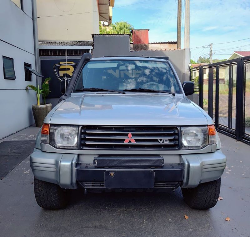 Mitsubishi Pajero GLS 3.0 V6 1997/1997 RENNER AUTOMÓVEIS LAJEADO / Carros no Vale Mitsubishi Pajero GLS 3.0 V6 1997/1997 RENNER AUTOMÓVEIS LAJEADO / Carros no Vale