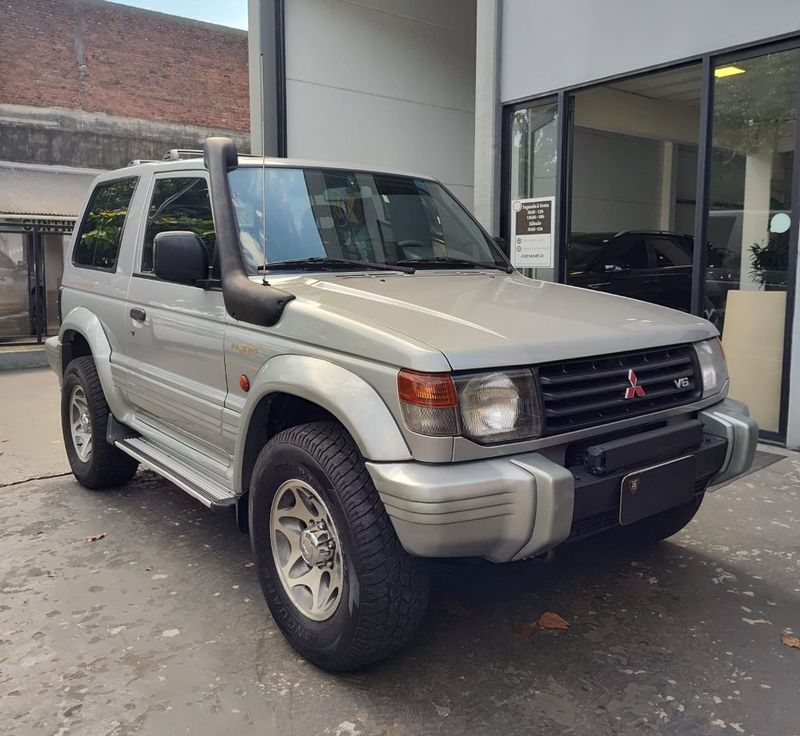 Mitsubishi Pajero GLS 3.0 V6 1997/1997 RENNER AUTOMÓVEIS LAJEADO / Carros no Vale Mitsubishi Pajero GLS 3.0 V6 1997/1997 RENNER AUTOMÓVEIS LAJEADO / Carros no Vale