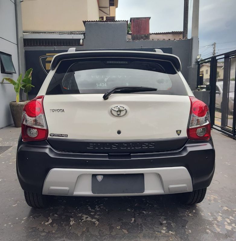 Toyota ETIOS CROSS 1.5 16V Mec. 2016/2017 RENNER AUTOMÓVEIS LAJEADO / Carros no Vale