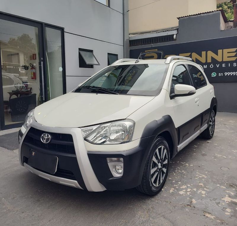 Toyota ETIOS CROSS 1.5 16V Mec. 2016/2017 RENNER AUTOMÓVEIS LAJEADO / Carros no Vale