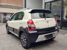 Toyota ETIOS CROSS 1.5 16V Mec. 2016/2017 RENNER AUTOMÓVEIS LAJEADO / Carros no Vale