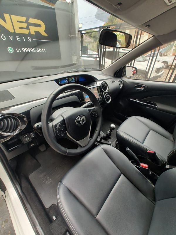 Toyota ETIOS CROSS 1.5 16V Mec. 2016/2017 RENNER AUTOMÓVEIS LAJEADO / Carros no Vale