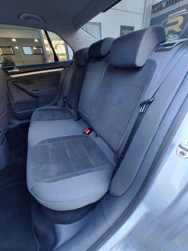 VOLKSWAGEN JETTA 2.5 20V 150/170cv Tiptronic 2008/2009 RENNER AUTOMÓVEIS LAJEADO / Carros no Vale