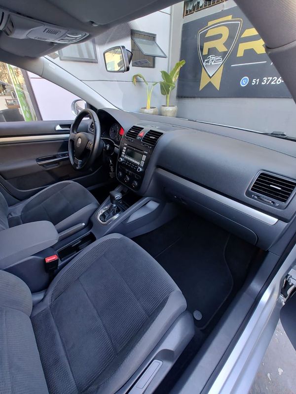 VOLKSWAGEN JETTA 2.5 20V 150/170cv Tiptronic 2008/2009 RENNER AUTOMÓVEIS LAJEADO / Carros no Vale
