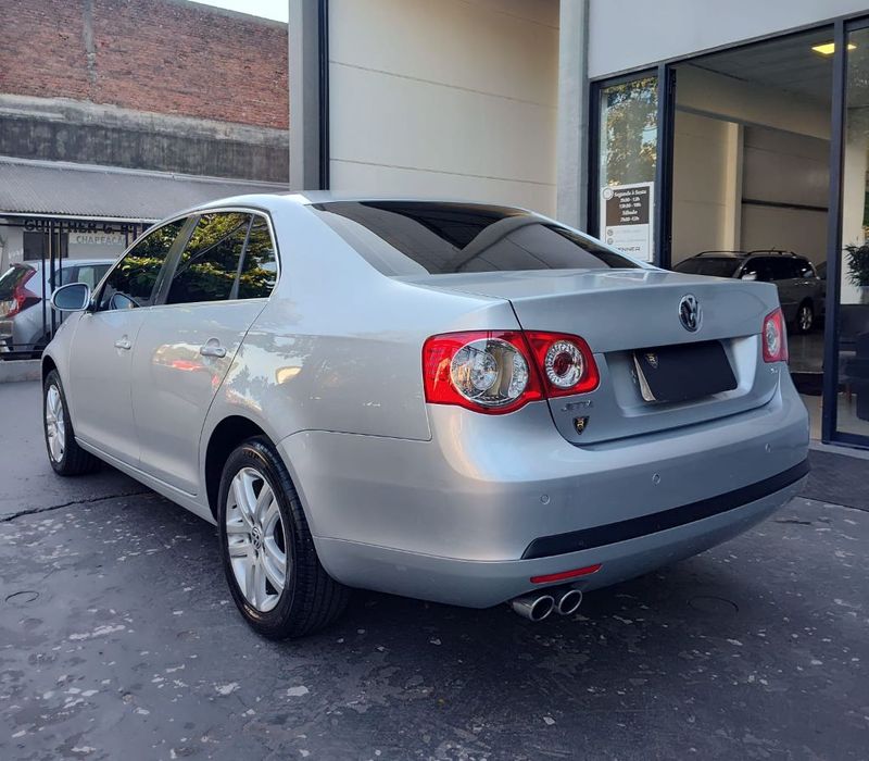 VOLKSWAGEN JETTA 2.5 20V 150/170cv Tiptronic 2008/2009 RENNER AUTOMÓVEIS LAJEADO / Carros no Vale