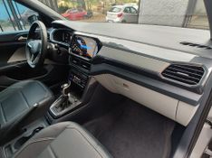 VOLKSWAGEN T-Cross Hig 250 TSI 1.4 16V 2023/2024 RENNER AUTOMÓVEIS LAJEADO / Carros no Vale