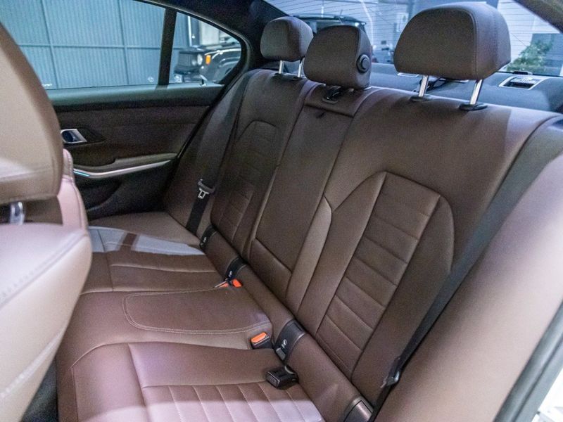 BMW 320i 2.0 16V TURBO M SPORT 2024/2024 PASTORE CAR COLLECTION BENTO GONÇALVES / Carros no Vale