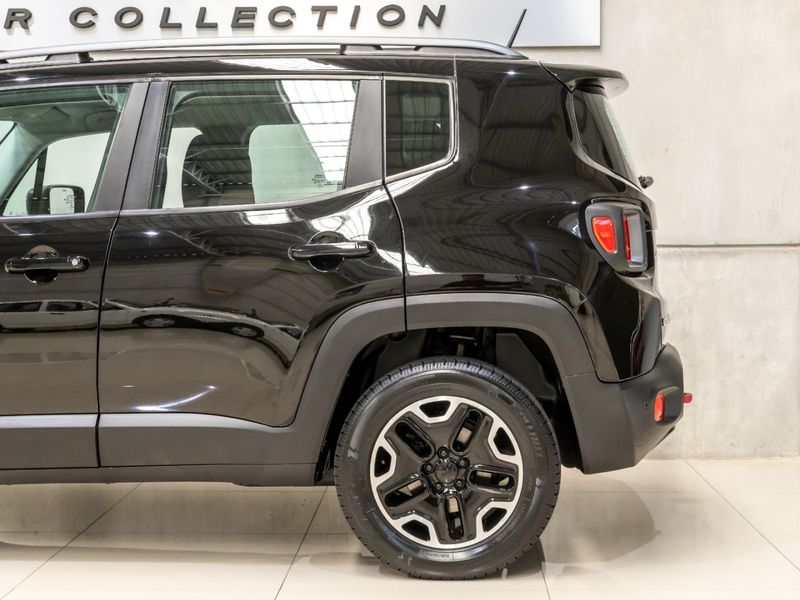 JEEP RENEGADE 2.0 16V TURBO TRAILHAWK 4X4 2015/2016 PASTORE CAR COLLECTION BENTO GONÇALVES / Carros no Vale