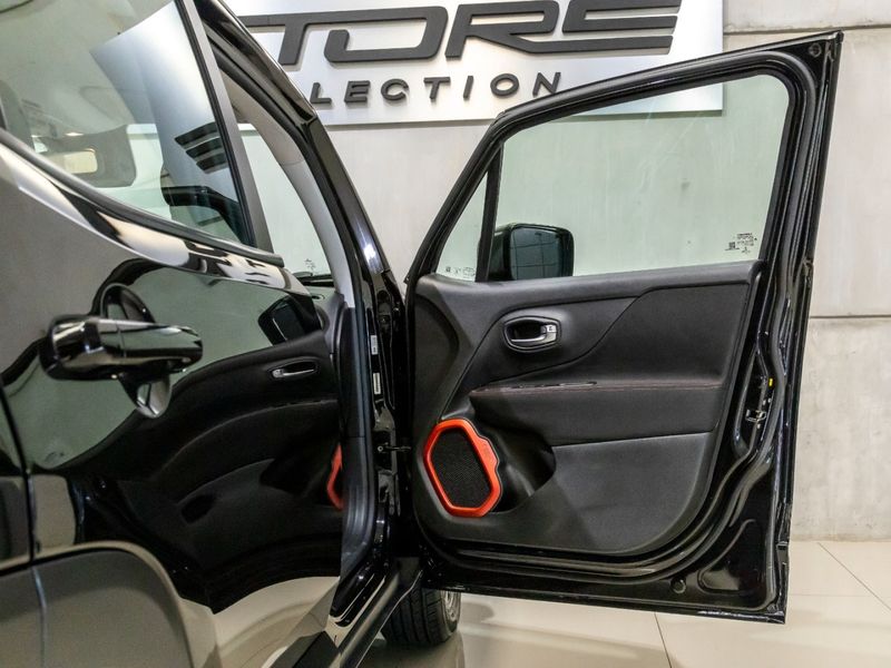 JEEP RENEGADE 2.0 16V TURBO TRAILHAWK 4X4 2015/2016 PASTORE CAR COLLECTION BENTO GONÇALVES / Carros no Vale