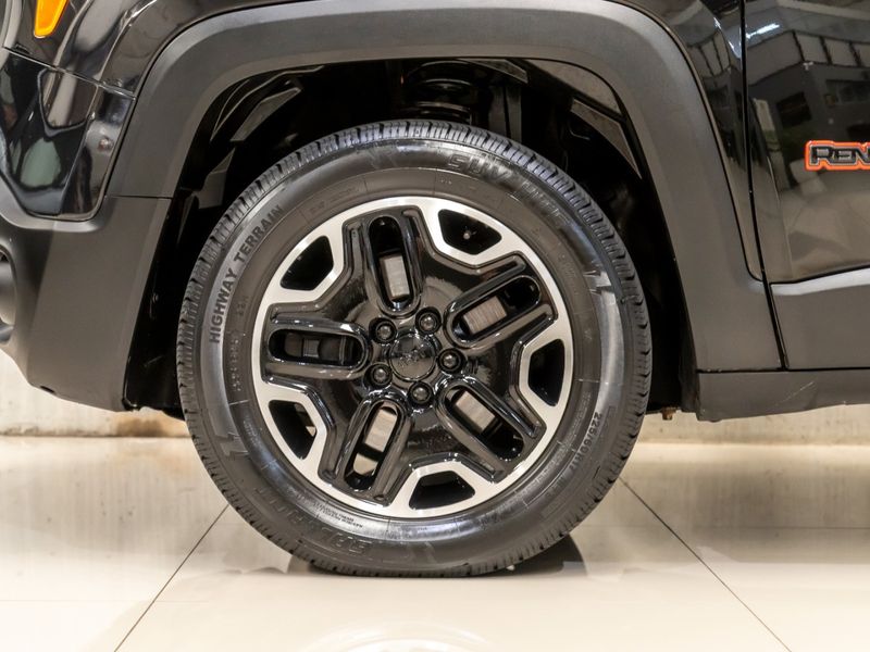 JEEP RENEGADE 2.0 16V TURBO TRAILHAWK 4X4 2015/2016 PASTORE CAR COLLECTION BENTO GONÇALVES / Carros no Vale