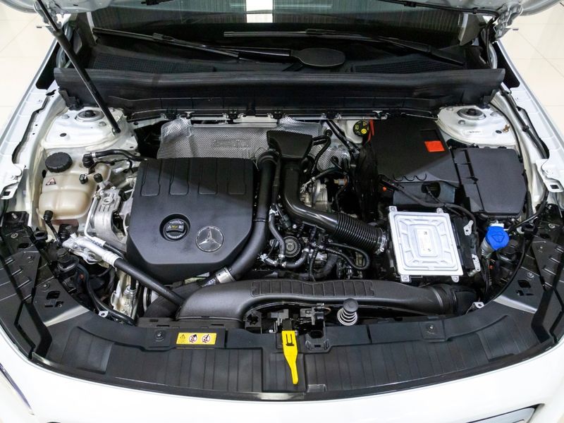 MERCEDES-BENZ GLB 200 1.3 CGI PROGRESSIVE 7G-DCT 2022/2023 PASTORE CAR COLLECTION BENTO GONÇALVES / Carros no Vale