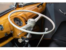 VOLKSWAGEN KOMBI 1.5 LUXO 8V 3P 1973/1973 PASTORE CAR COLLECTION BENTO GONÇALVES / Carros no Vale