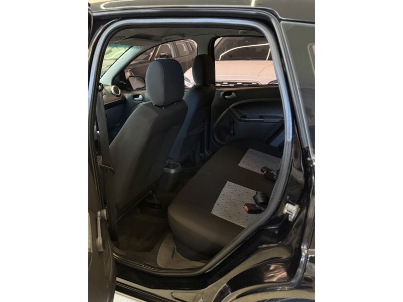 FORD FIESTA 1.0 ROCAM HATCH 8V 2013/2014 LEHMEN VEÍCULOS VENÂNCIO AIRES / Carros no Vale