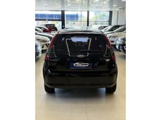 FORD FIESTA 1.0 ROCAM HATCH 8V 2013/2014 LEHMEN VEÍCULOS VENÂNCIO AIRES / Carros no Vale