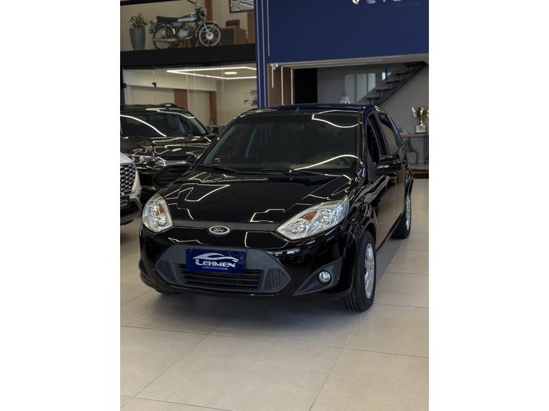FORD FIESTA 1.0 ROCAM HATCH 8V 2013/2014 LEHMEN VEÍCULOS VENÂNCIO AIRES / Carros no Vale