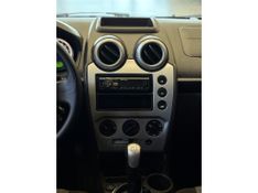 FORD FIESTA 1.0 ROCAM HATCH 8V 2013/2014 LEHMEN VEÍCULOS VENÂNCIO AIRES / Carros no Vale