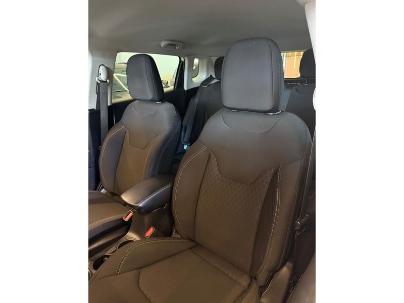 JEEP COMPASS 2.0 16V SPORT 2017/2018 LEHMEN VEÍCULOS VENÂNCIO AIRES / Carros no Vale