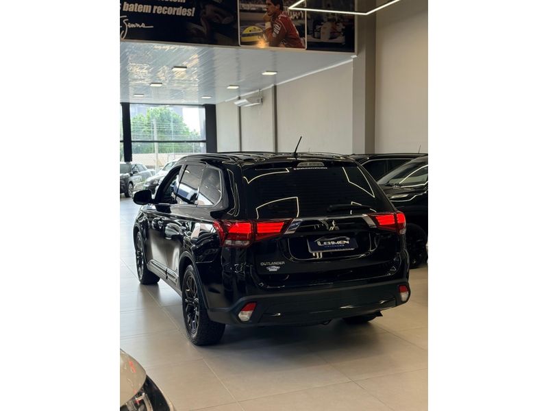 MITSUBISHI OUTLANDER 2.0 16V 2016/2016 LEHMEN VEÍCULOS VENÂNCIO AIRES / Carros no Vale