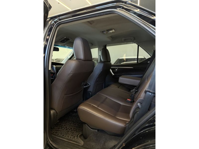 TOYOTA HILUX SW4 2.8 SRX 4X4 16V TURBO INTERCOOLER 2019/2019 LEHMEN VEÍCULOS VENÂNCIO AIRES / Carros no Vale