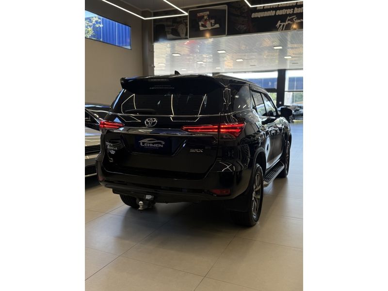 TOYOTA HILUX SW4 2.8 SRX 4X4 16V TURBO INTERCOOLER 2019/2019 LEHMEN VEÍCULOS VENÂNCIO AIRES / Carros no Vale