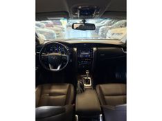 TOYOTA HILUX SW4 2.8 SRX 4X4 16V TURBO INTERCOOLER 2019/2019 LEHMEN VEÍCULOS VENÂNCIO AIRES / Carros no Vale