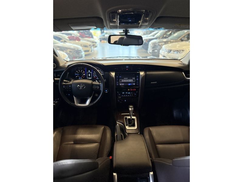 TOYOTA HILUX SW4 2.8 SRX 4X4 16V TURBO INTERCOOLER 2019/2019 LEHMEN VEÍCULOS VENÂNCIO AIRES / Carros no Vale