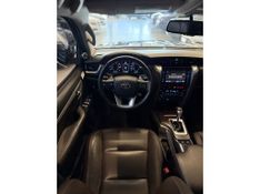 TOYOTA HILUX SW4 2.8 SRX 4X4 16V TURBO INTERCOOLER 2019/2019 LEHMEN VEÍCULOS VENÂNCIO AIRES / Carros no Vale