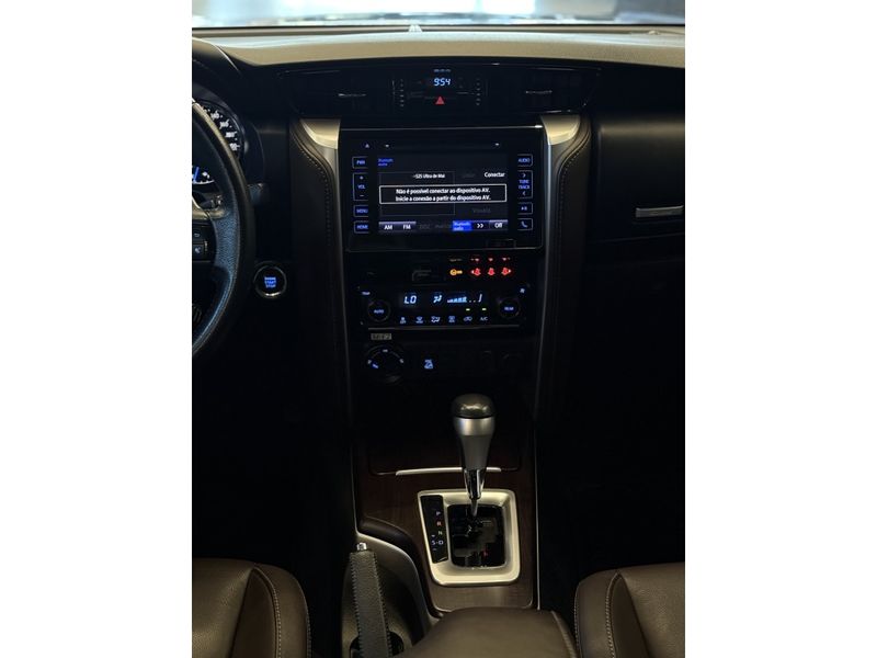 TOYOTA HILUX SW4 2.8 SRX 4X4 16V TURBO INTERCOOLER 2019/2019 LEHMEN VEÍCULOS VENÂNCIO AIRES / Carros no Vale