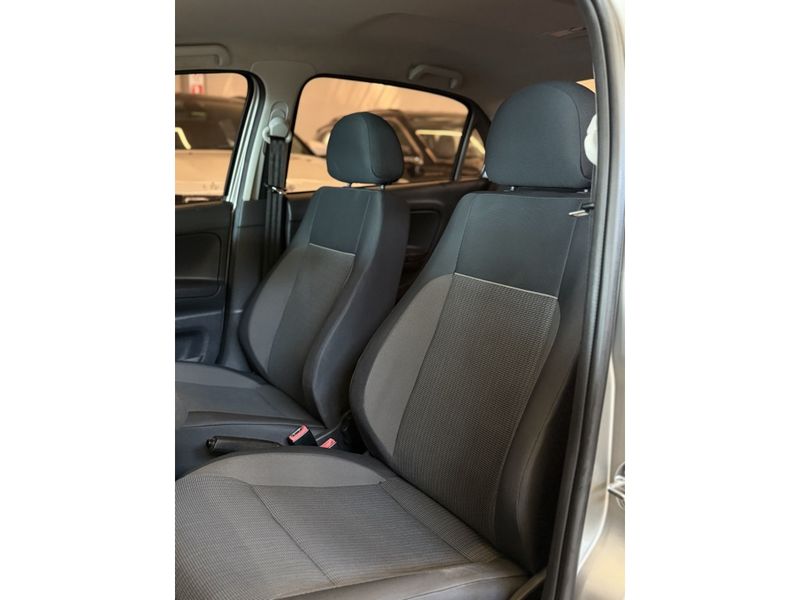 VOLKSWAGEN VOYAGE 1.6 MI CITY 8V 2013/2014 LEHMEN VEÍCULOS VENÂNCIO AIRES / Carros no Vale