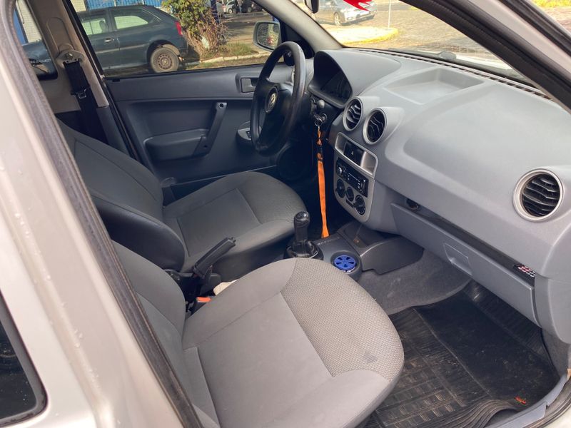 Volkswagen Saveiro 1.6 Ce 8v 2009/2010 NECO TOLATI VEÍCULOS VENÂNCIO AIRES / Carros no Vale