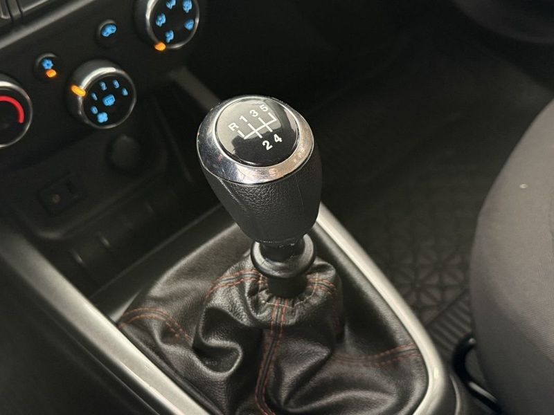 CHEVROLET ONIX HATCH LTZ 1.4 2015 SÓ MOTOS E AUTOMÓVEIS SANTA CRUZ DO SUL / Carros no Vale