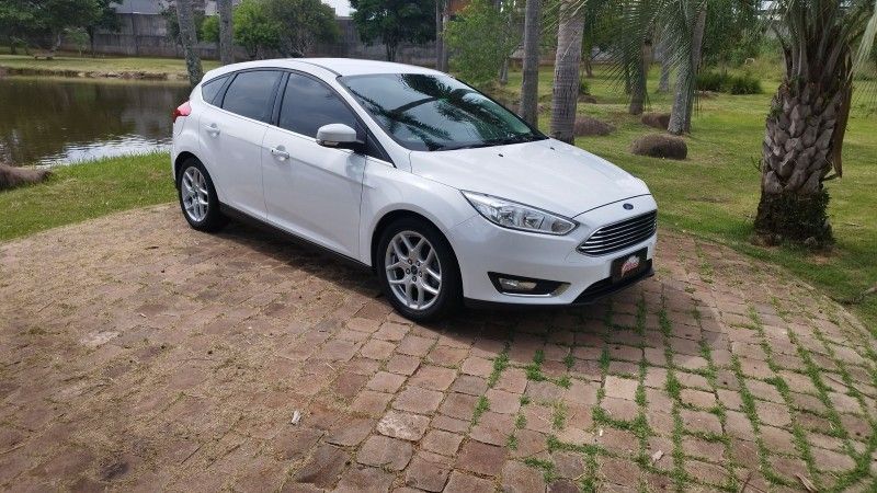 Ford FOCUS TITANIUM 2.0 2016 GRASSI VEÍCULOS LAJEADO / Carros no Vale