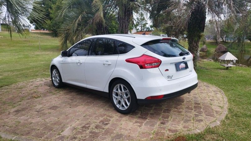 Ford FOCUS TITANIUM 2.0 2016 GRASSI VEÍCULOS LAJEADO / Carros no Vale