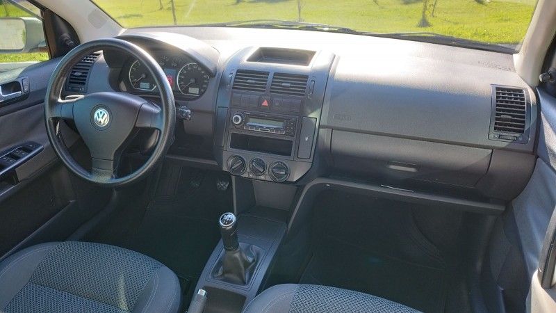 Volkswagen POLO HATCH SPORTLINE 1.6 2009 GRASSI VEÍCULOS LAJEADO / Carros no Vale
