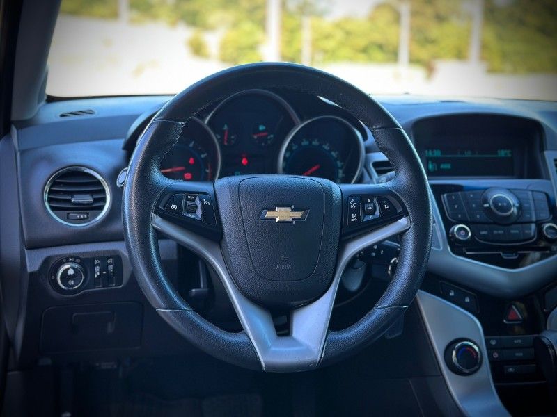 Chevrolet CRUZE SEDAN LT 1.8 2015 NEUMANN VEÍCULOS ARROIO DO MEIO / Carros no Vale