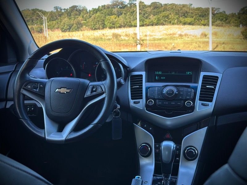Chevrolet CRUZE SEDAN LT 1.8 2015 NEUMANN VEÍCULOS ARROIO DO MEIO / Carros no Vale